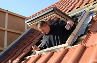 Pose de fenêtres de toit Velux à Meyronne